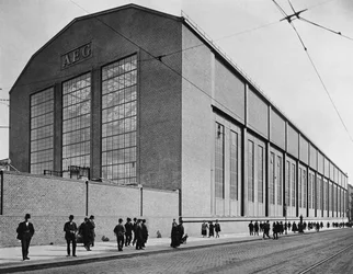 Usine de montage AEG par Peter Behrens