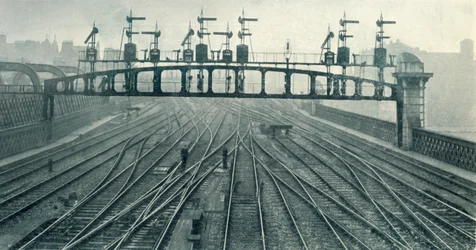 Un pont de signaux, 1922