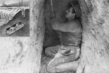Un sapeur français creusant un tunnel pour placer une mine sous les lignes ennemies, France, 1915