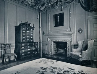 Une commode de Nouvelle-Angleterre avec base Bombe dans l