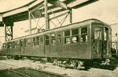Une voiture en acier, chemins de fer électriques souterrains et surélevés de New York, 1930