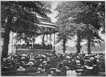 Une fanfare à Hyde Park, Londres, vers 1901