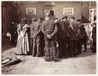 Enchère de poissons, vers 1905
