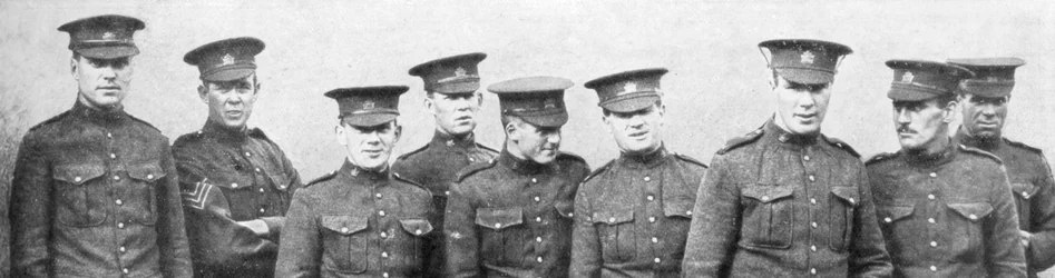 Un groupe de soldats canadiens, 1914