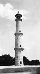 Un minaret au Taj Mahal, Agra, Inde, 1916-1917