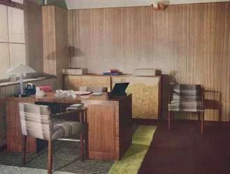 Un bureau privé conçu et exécuté par Gordon Russell Ltd., Broadway Worcs et Londres, 1935