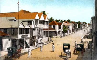 Une rue à St. Johns, Antigua, vers 1900s