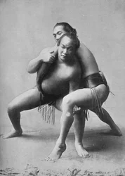 Un combat de sumo entre deux professionnels japonais, 1902
