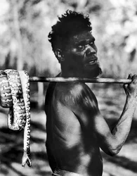 Aborigène avec serpent