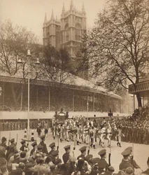 Acclamé par des milliers à Westminster, 12 mai 1937