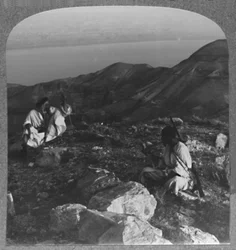 À travers la mer Morte depuis Machaerus, vers 1900