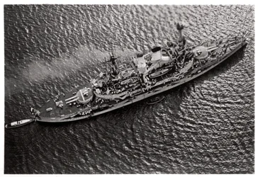 Vue aérienne du cuirassé allemand SMS Schlesien, depuis un Zeppelin