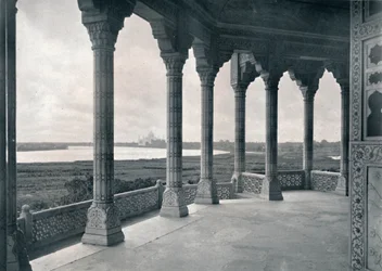 Agra. Balcon de la Tour de Jasmin, montrant le Taj, vers 1910