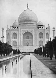 Agra. Le Taj Mahal vue rapprochée, vers 1910