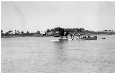 Alan Cobhams De Havilland DH50 atterrissant sur le Tigre, Irak, 1926