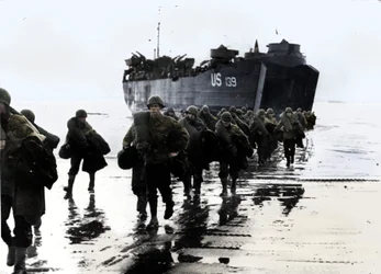 Les troupes américaines débarquent sur les plages de Normandie