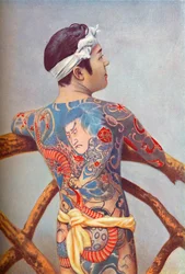 Un homme japonais richement tatoué