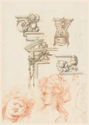 Détails architecturaux et trois têtes