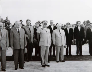 Arrivée de la délégation soviétique à Belgrade, Yougoslavie, 26 mai 1955