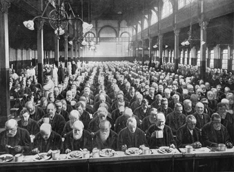 Au dîner, St Marylebone Workhouse, Londres, vers 1901-1903