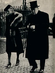 Aux funérailles du duc de Connaught, janvier 1942, 1945