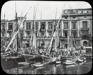 Au quai, port de Messine, Sicile, Italie, fin du XIXe ou début du XXe siècle
