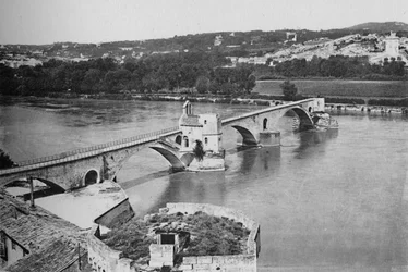 Avignon - Pont Saint-Bénézet et vallée du Rhône, vue prise du fort des Doms, vers 1925