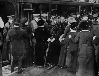 Retour aux tranchées depuis la gare Victoria, Londres, 1915