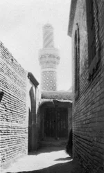 Ruelle et vieille mosquée, Bagdad, Irak