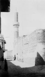 Ruelle et vieille mosquée, Bagdad, Irak, 1917-1919