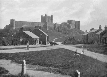 Château de Bamborough, depuis le village, vers 1896