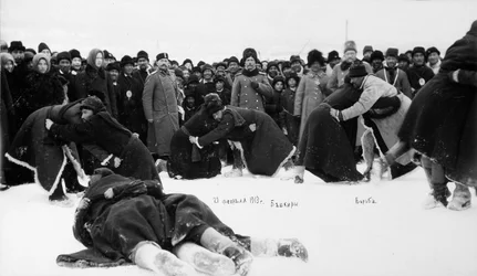 Lutte kuresh des Bachkirs, Russie, 1913