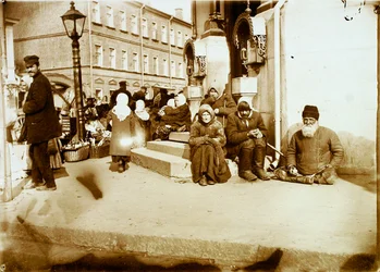 Mendiants devant le monastère de Valaam, Moscou, Russie