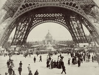 Sous la tour Eiffel, Paris, 1889