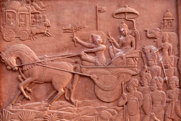 Bhagavad Gita gravé sur un temple hindou : Krishna conduisant le char d