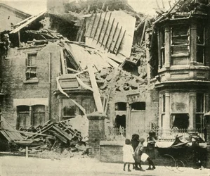 Maisons endommagées par les bombes, Hartlepool, Première Guerre mondiale, décembre 1914, c1920