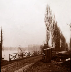 Pont sur la rivière Ailette, nord de la France, vers 1918