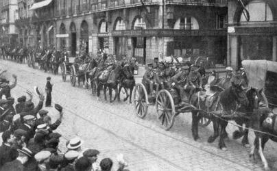 Artillerie hippomobile britannique à Rouen, France, août 1914