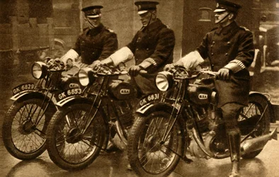 Police britannique sur motos BSA, 1931, 1933