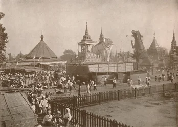 Scène de crémation bouddhiste. - Un Phoongyi-byan, 1900