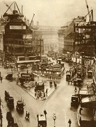 Travaux de construction à Piccadilly Circus à Londres, 1926, 1935