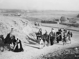 Tour de chameau, Gizeh, Égypte, vers 1920-1930