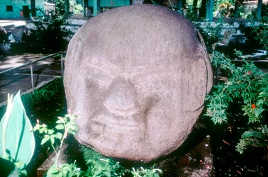 Tête monolithique sculptée de Monte Alto, Guatemala, période précolombienne, préclassique, 1500-100 av. J.-C.