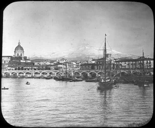 Catane et le Mont Etna, Sicile, Italie, fin 19e ou début 20e siècle