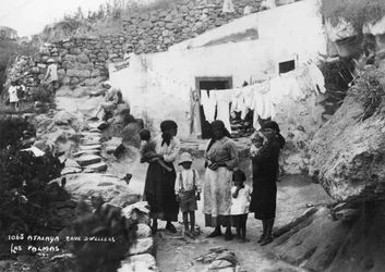 Habitants des grottes, Atalaya, Las Palmas, Grande Canarie, Îles Canaries, Espagne, vers 1920-1930