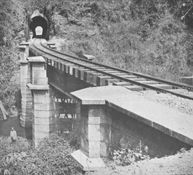 Chemin de fer central du Brésil : Creusement à travers la Serra do Mar, 1914