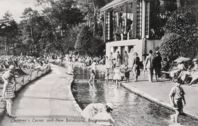 Coin des enfants et nouveau kiosque à musique, Bournemouth, Dorset, vers les années 1920