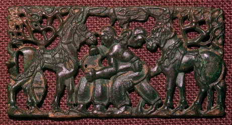 Plaque de harnais en bronze chinois de lutteurs, 5e siècle av. J.-C.