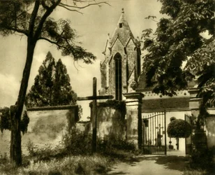 Église à Bad Deutsch-Altenburg, Basse-Autriche, vers 1935