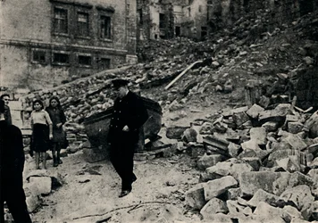 Churchill visite Malte bombardée, 1943, 1945